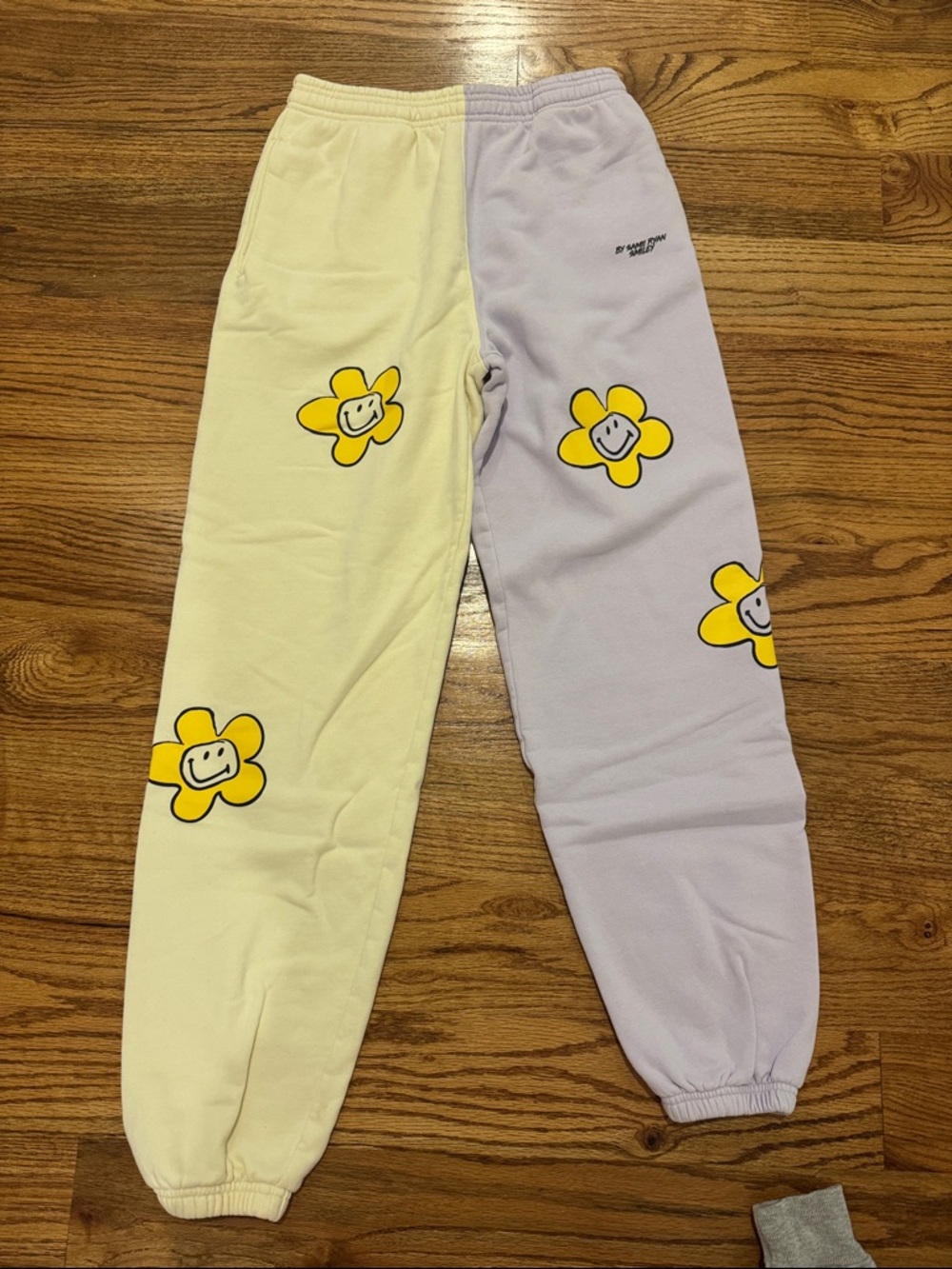 Kids Two-Tone Cream & Lavender Smiley Flower Joggers